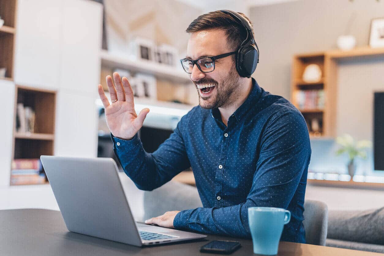 Mantenha o contacto com os seus colegas em teletrabalho